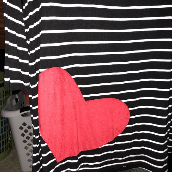 Woman’s Boutique Tunic - Picture 2 of 3